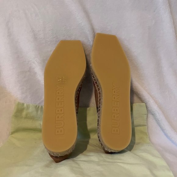 Burberry Espadrilles - Picture 2 of 4